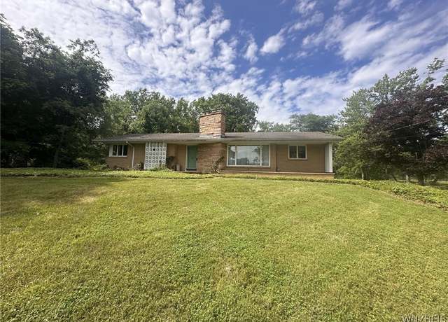 Property at 4884 Clinton St, West Seneca, NY 14224, 4 beds, 2 baths