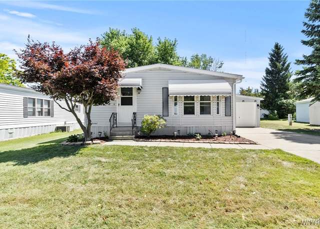 Property at 28 N Eaglecrest Dr, Hamburg, NY 14075, 3 beds, 2 baths