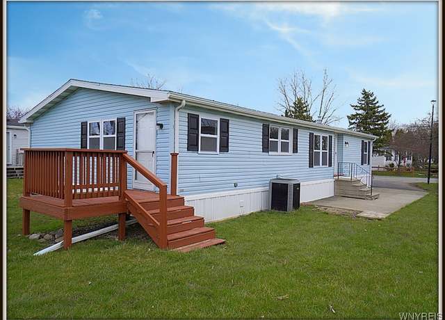 Property at 472 Chestnut Dr, Lockport Town, NY 14094, 3 beds, 2 baths