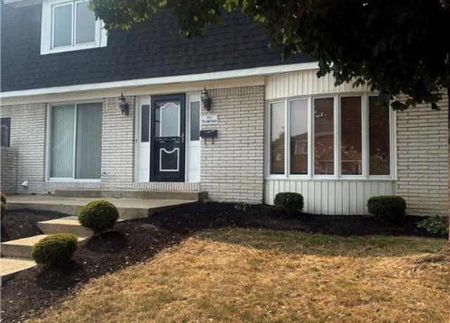 Property at 102 Harrogate Sq, Amherst, NY 14221, 3 beds, 2.5 baths