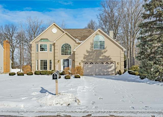 Property at 611 Briarwood Ln, Lewiston, NY 14092, 4 beds, 2.5 baths