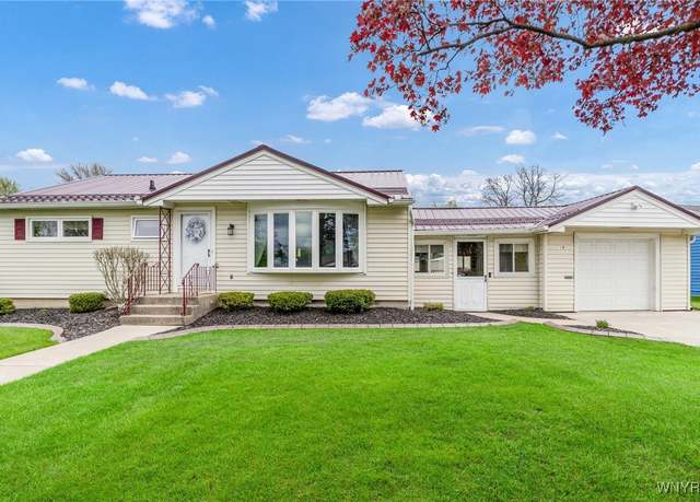 Property at 19 Coronation Dr, Amherst, NY 14226, 3 beds, 1.5 baths