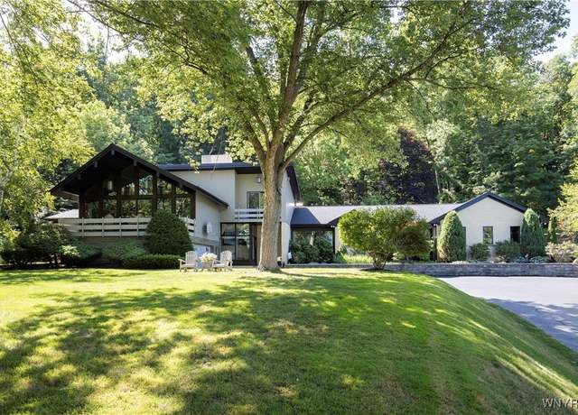 Property at 1650 Ridge Rd, Lewiston, NY 14092, 4 beds, 4.5 baths