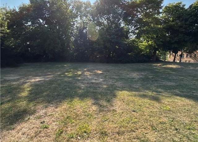 Property at 468 8th St, Niagara Falls, NY 14301