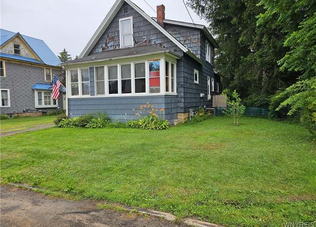 Property at 89 Waite Ave, Salamanca, NY 14779, 5 beds, 1.5 baths