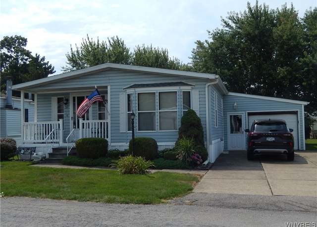 Property at 37 Brookridge Dr, Hamburg, NY 14075, 3 beds, 2 baths