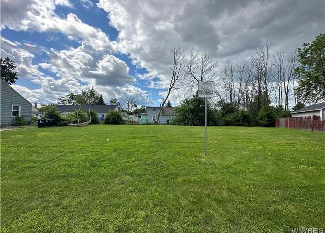 Property at 30 Alcott Ct, Tonawanda-town, NY 14150