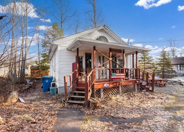 Property at 394 Eisenhower Ave, Evans, NY 14006, 2 beds, 3 baths