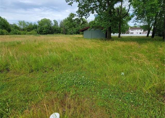 Property at 50 Briarwood Dr, Lockport-city, NY 14094