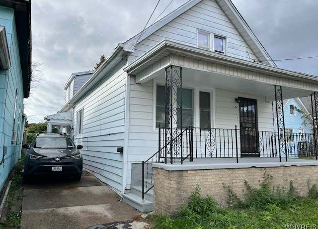 Property at 186 Barnard St, Buffalo, NY 14206, 4 beds, 1.5 baths