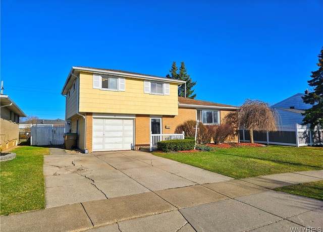 Property at 82 Ellsworth Dr, Cheektowaga, NY 14225, 2 beds, 2 baths