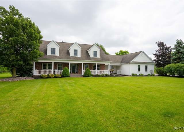 Property at 5845 Kraus Rd, Clarence, NY 14031, 3 beds, 2.5 baths