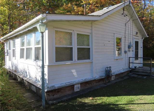 Property at 422 Kennedy Ave, Evans, NY 14006, 2 beds, 1 bath