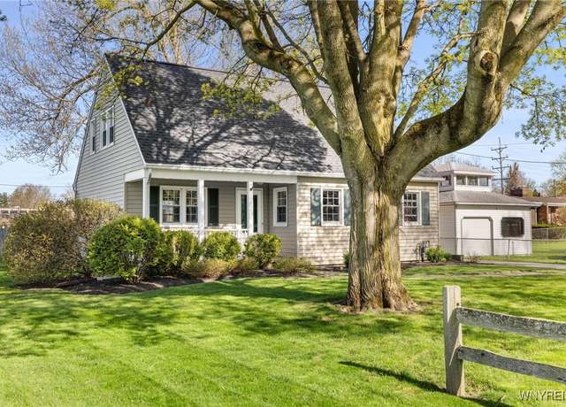 Property at 95 Oakland Pl, Hamburg, NY 14075, 3 beds, 1.5 baths