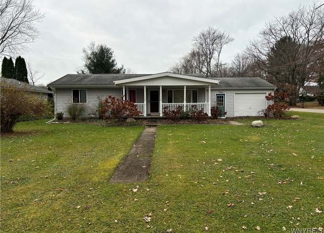Property at 33 Lerczak Dr, Evans, NY 14006, 3 beds, 1 bath