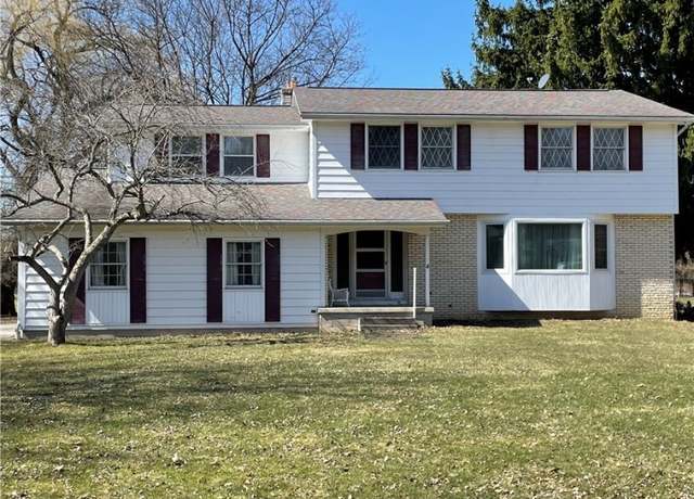Property at 5000 Brookfield Ln, Clarence, NY 14031, 5 beds, 3 baths