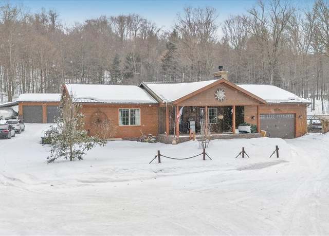 Property at 6868 W Tillen Rd, Boston, NY 14025, 2 beds, 2.5 baths