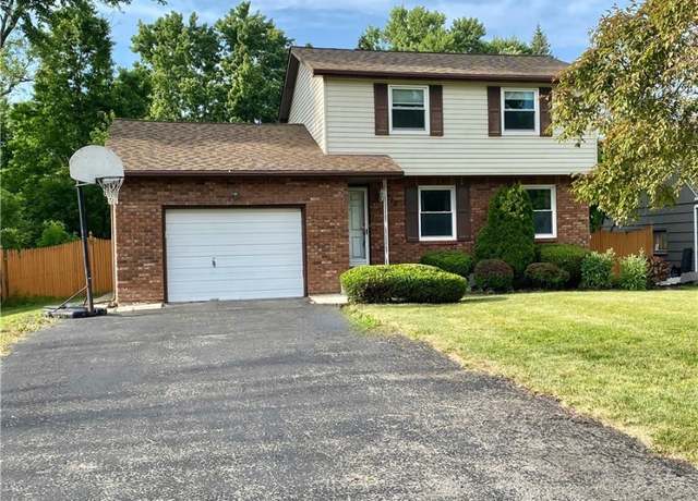 Property at 790 Mohawk St, Lewiston, NY 14092, 3 beds, 1.5 baths