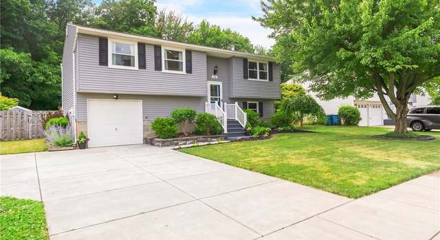 Photo of 7052 Waring Cir, Derby, NY 14047