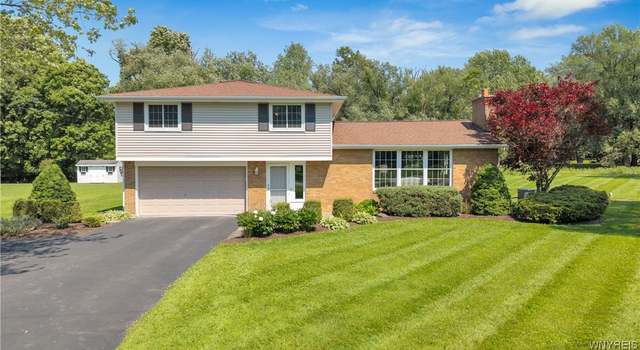 Photo of 8961 The Fairways, Clarence, NY 14031