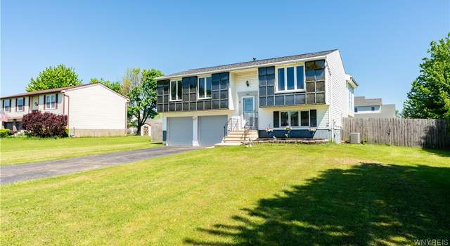 Photo of 8010 Ashwood Dr, Niagara, NY 14304