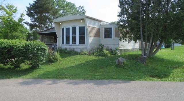 Photo of 2 Vibernum Dr, Hamburg, NY 14075