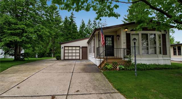 Photo of 37 Waterview Pkwy, Hamburg, NY 14075
