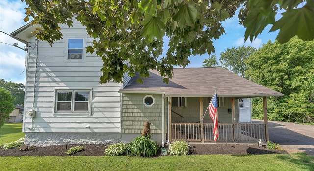 Photo of 18 Sleeper St, Middleport, NY 14105