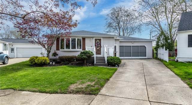 Photo of 4 Rondelay Ct, Cheektowaga, NY 14227