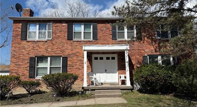 Photo of 29 Fairgreen Dr, Amherst, NY 14228