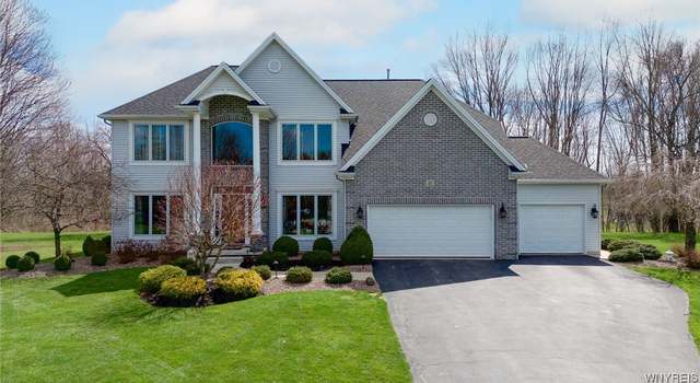Photo of 11 Valley Overlook Dr, Lancaster, NY 14086