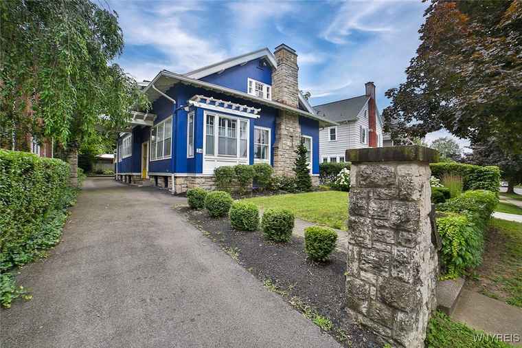 Photo of 34 Jewett Pkwy Buffalo, NY 14214