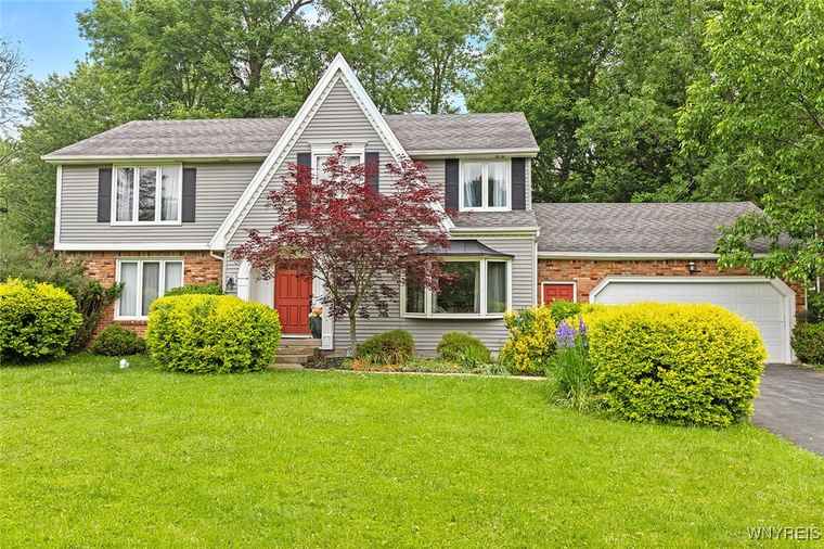 Photo of 279 Wellingwood Dr Amherst, NY 14051