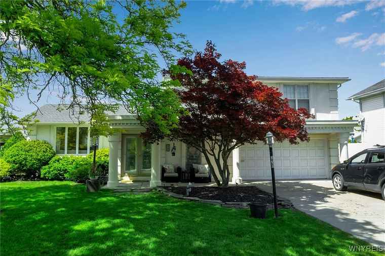 Photo of 330 Hunters Ln Amherst, NY 14221