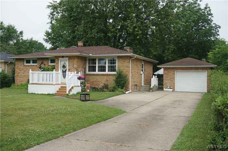 Photo of 230 N Harvest St Amherst, NY 14221