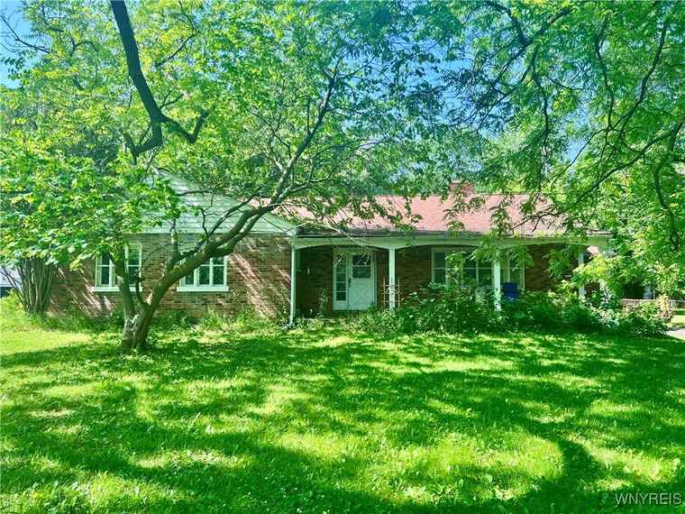 Photo of 348 N Ellicott Creek Rd Amherst, NY 14228