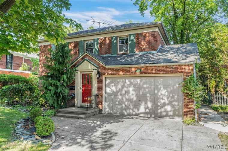 Photo of 158 Darwin Dr Amherst, NY 14226