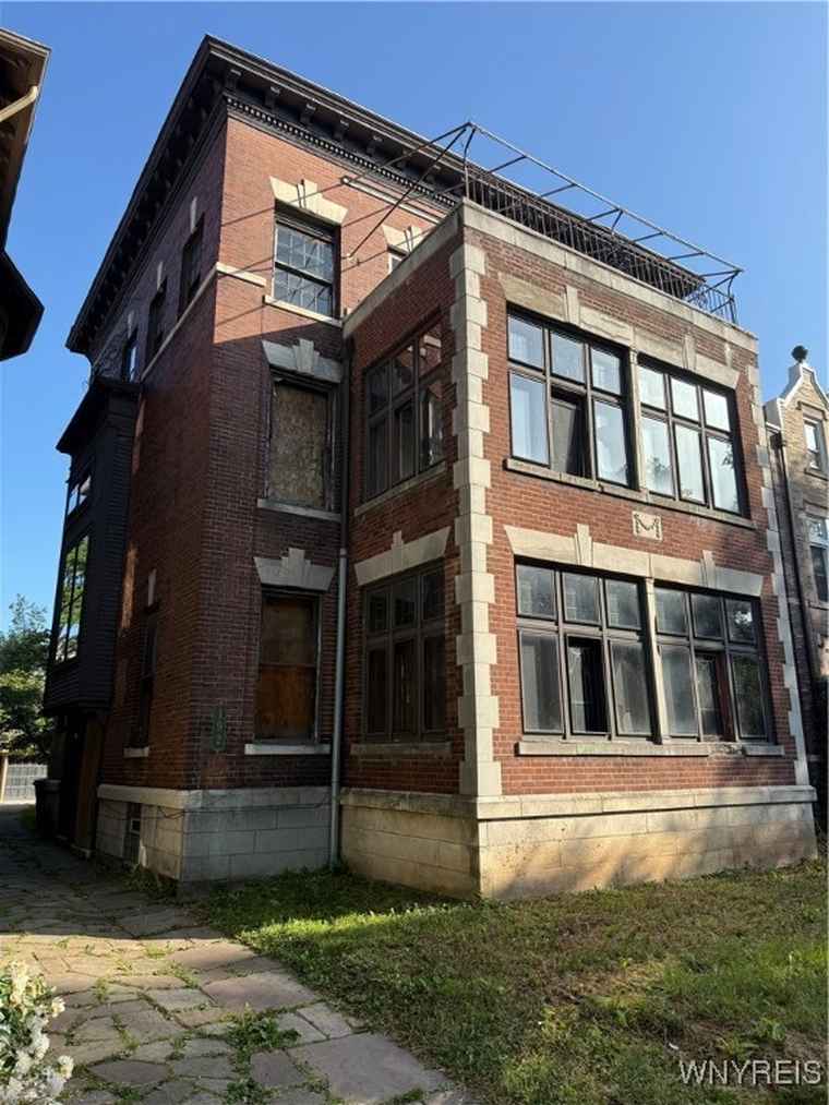 Photo of 192 Bidwell Pkwy Buffalo, NY 14222