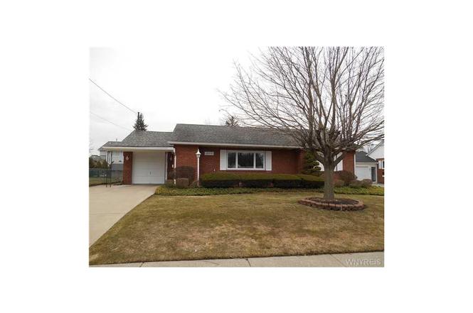 1875 Como Park Blvd Lancaster Ny 14086 Mls B448834 Redfin
