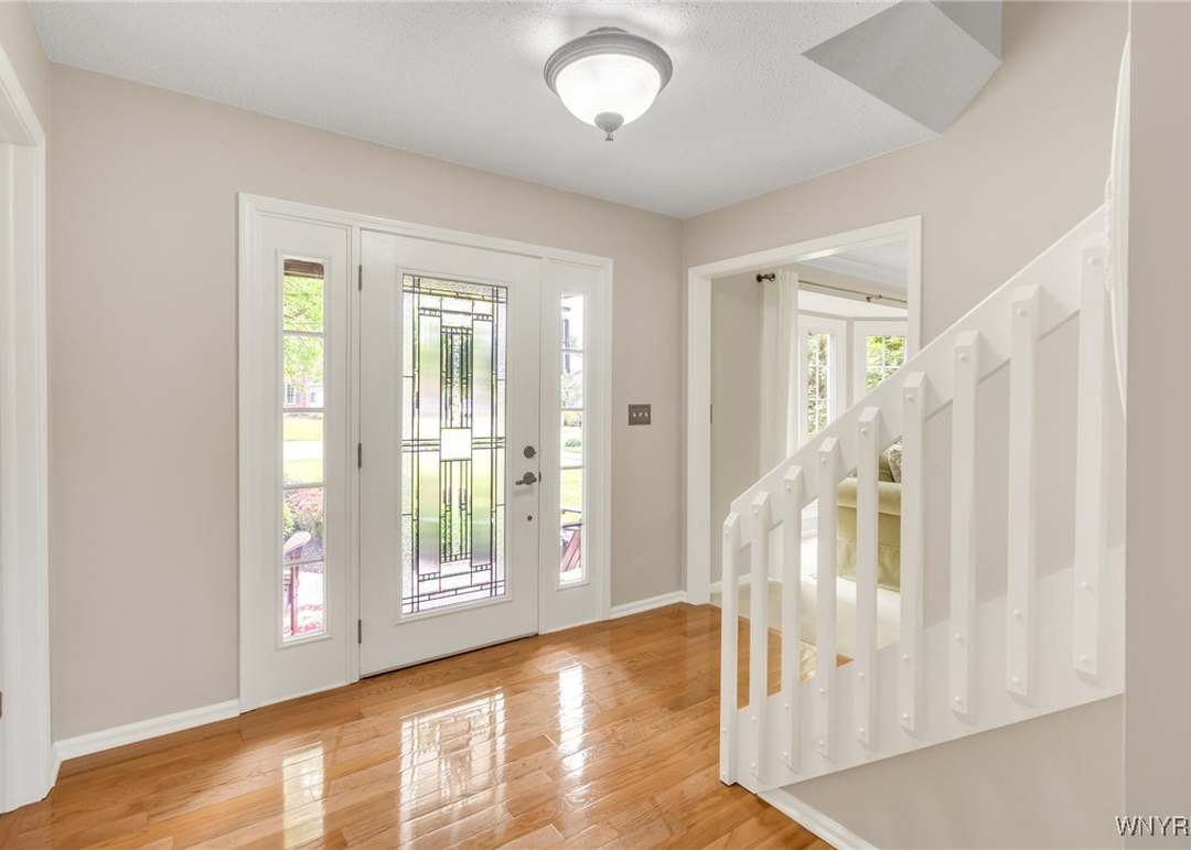 8270 Lisa Ln, Clarence, NY 14051