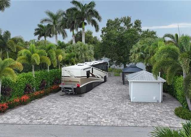 Property at 5608 Brightwood Dr, Fort Myers, FL 33905