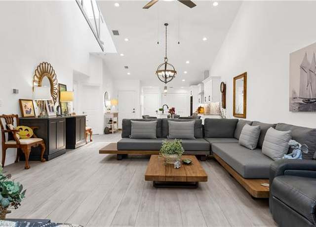 Property at 4014 Crayton Rd Unit B4, Naples, FL 34103, 2 beds, 2 baths