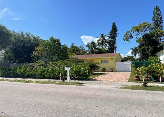 Property at 1381 13th Ave N, Naples, FL 34102, 3 beds, 2 baths