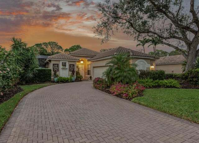 Property at 25078 Pinewater Cove Ln, Bonita Springs, FL 34134, 4 beds, 3 baths