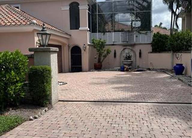 Property at 525 Via Veneto #101, Naples, FL 34108, 4 beds, 4.5 baths