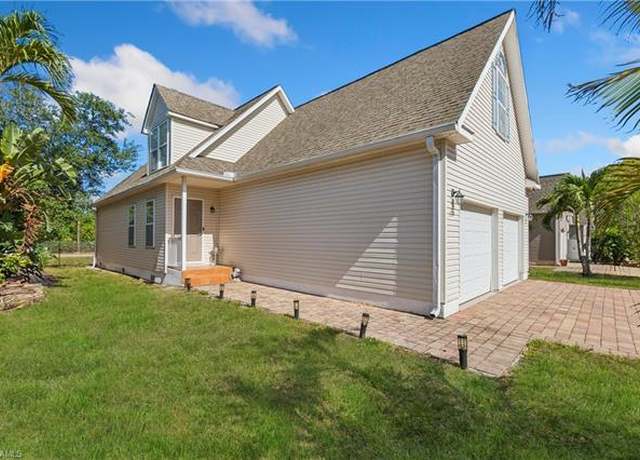 Property at 239 Leawood Cir, Naples, FL 34104, 4 beds, 2.5 baths