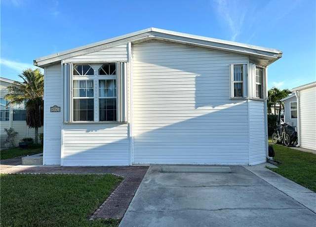 Property at 4741 Split Log Ln W, Estero, FL 33928, 2 beds, 2 baths