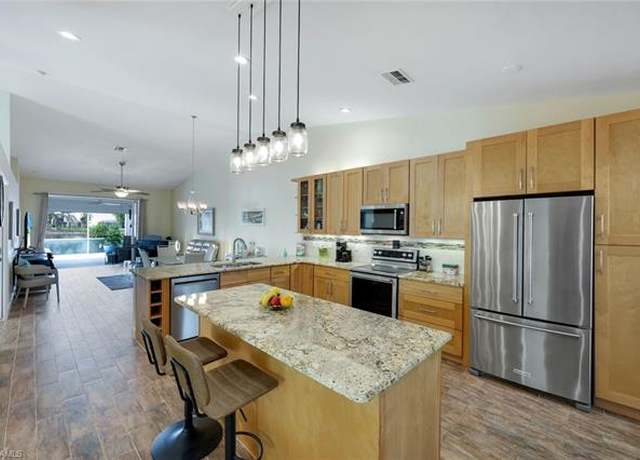 Property at 2266 Stacil Cir #3, Naples, FL 34109, 3 beds, 2 baths