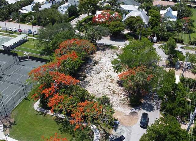 Property at 675 8th Ave S, Naples, FL 34102