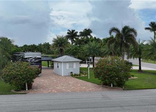 Property at 5672 Brightwood Dr, Fort Myers, FL 33905